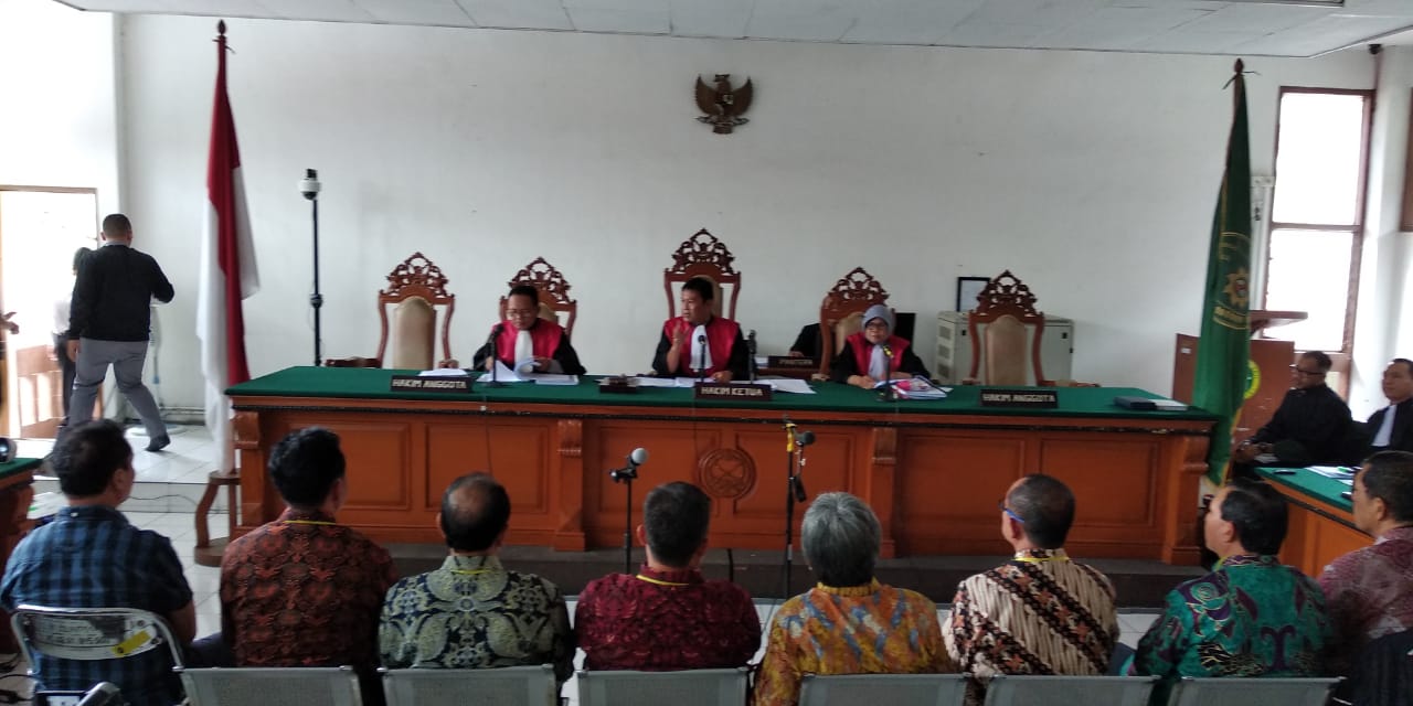 Di Persidangan, Iwa Karniwa Tiba-tiba Bantah Isi BAP-nya Sendiri soal Banner