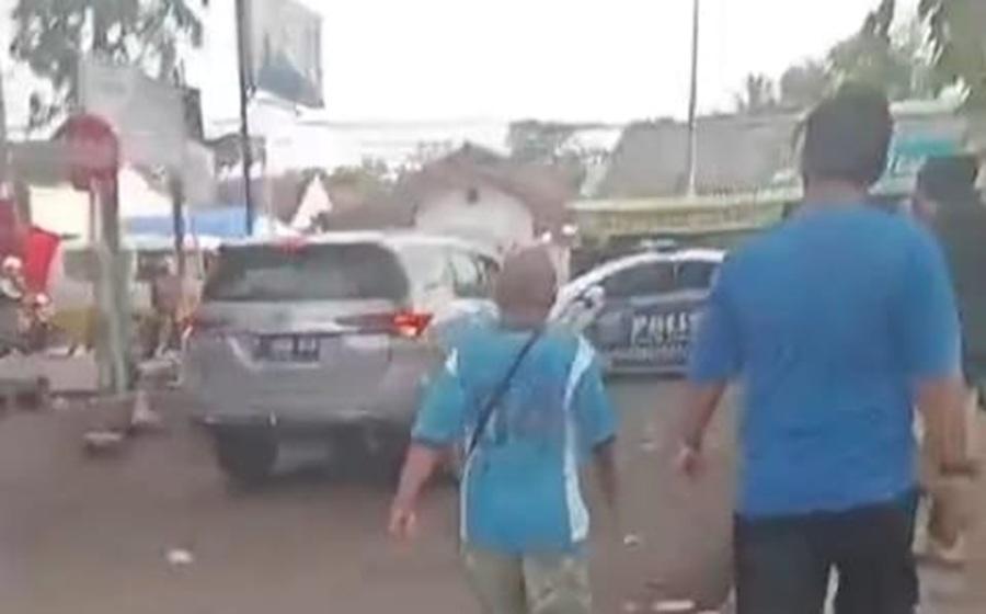 mobil-Fortuner-diadang-polisi-di-Pangandaran-karena-ugal-ugalan.jpg