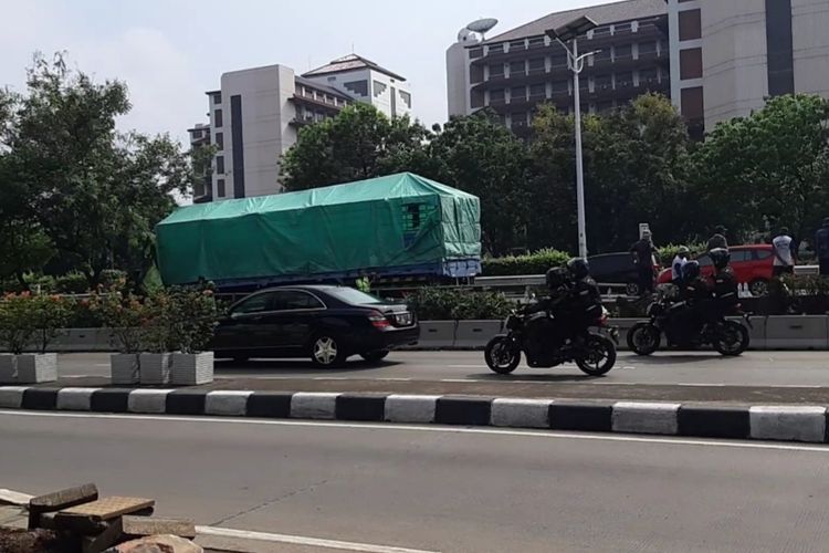 Awalnya Macet karena Ada Truk Kecelakaan, Begitu Mobil RI 1 Mau Lewat Mendadak Lancar