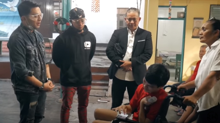 Tangis Haru Pecah, El Ibnu Elkasih Dikunjungi Ruri Repvblik & Rizki The Potters, Reuni Para Vokalis