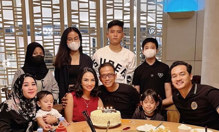 momen-saat-vanessa-angel-memberikan-kejutan-ulang-tahun-untuk-ayahnya.jpg