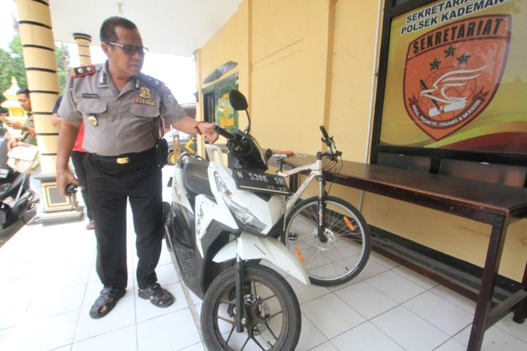 Mantan Suami Dendam Diceraikan, Lempar Mercon ke Rumah Istri tapi Malah Meledak di Tangannya