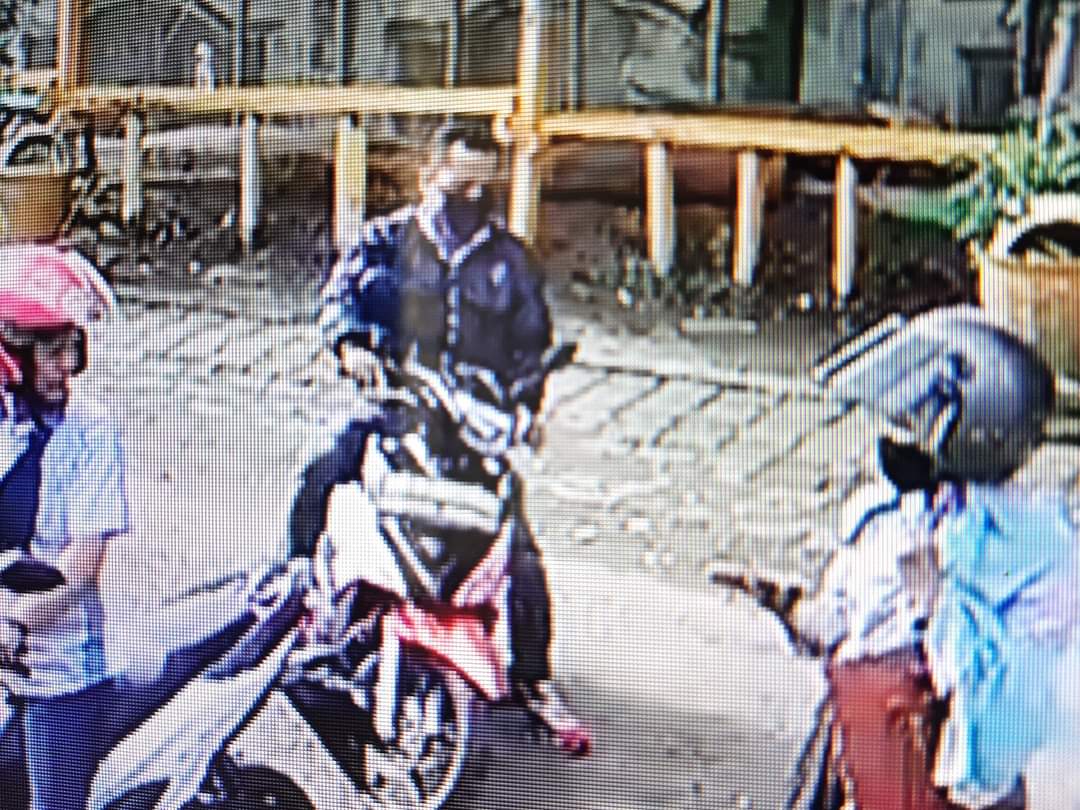 Motor Wanita Ini Digasak Pria yang Baru Dikenalnya lewat Aplikasi, Aksi Maling Terekam CCTV