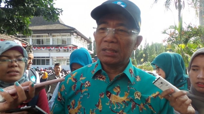 Mendikbud Muhadjir Effendy Ungkap Solusi tentang Persoalan Guru Honorer