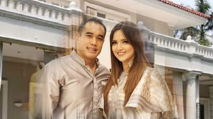 nia-ramadhani-dan-ardi-bakrie_20180423_213920.jpg