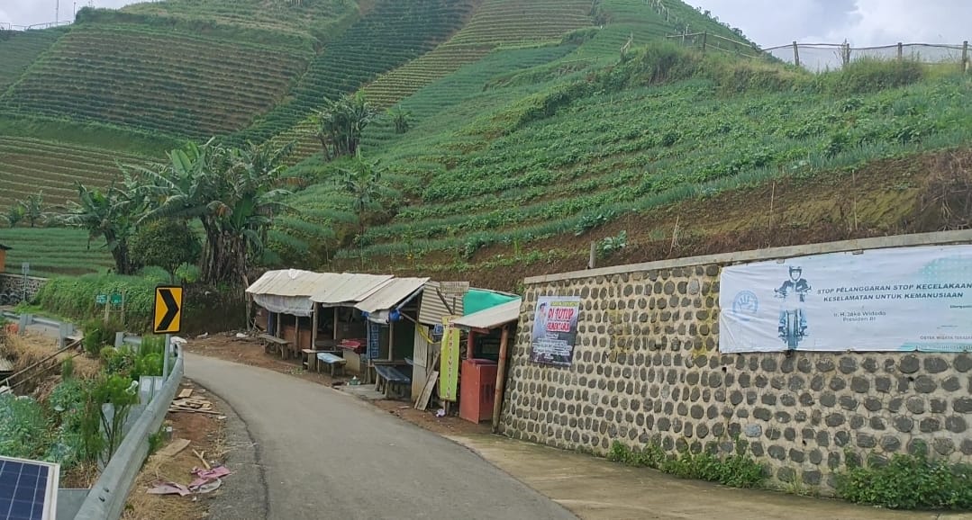 Dijaga Ketat Petugas, Obyek Wisata Terasering Argapura Panyaweuyan Majalengka Sepi Pengunjung
