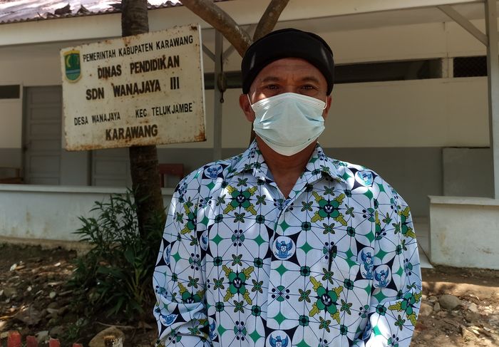 oman-pendiri-kelas-jauh-di-hutan.jpg
