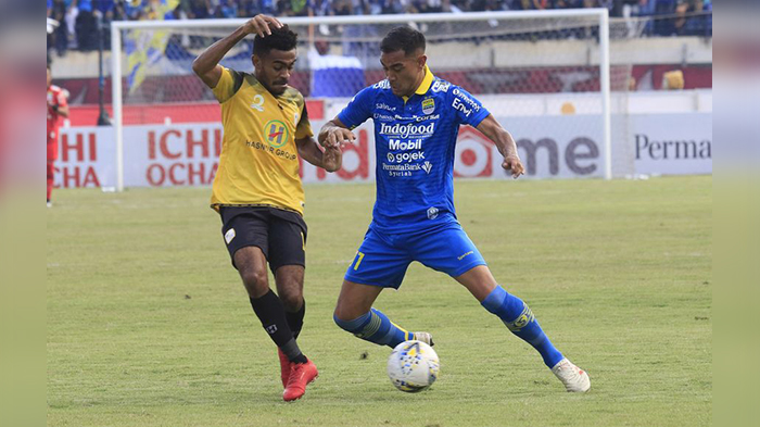 omid-nazari-dalam-duel-persib-bandung-vs-barito-putera.jpg