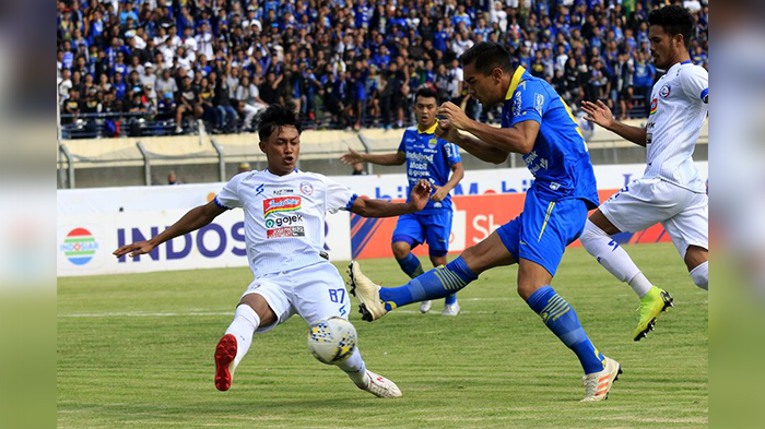 Strategi Kejutan Robert Alberts Manjur, Persib Bandung Hancurkan Arema FC 3-0