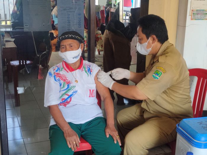 oyah-50-warga-desakecamatan-jatiwangi-kabupaten-majalengka-jawa-barat-selasa-26102021.jpg
