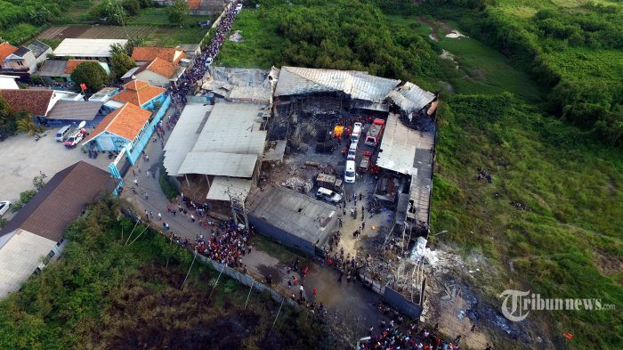 Kebakaran di Pabrik Petasan Terjadi di Dekat Satu-satunya Pintu Masuk