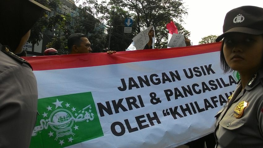 pagar-nusa-nu-demo_20150514_131146.jpg
