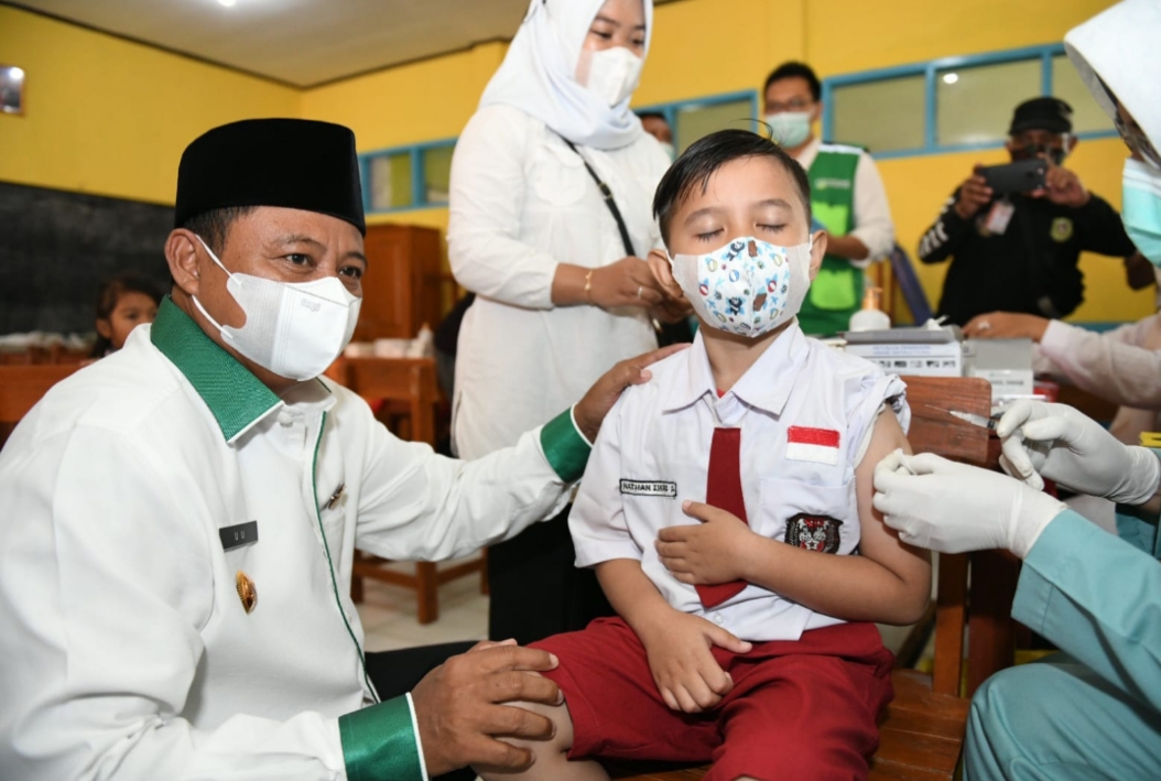 Pak Uu Sidak Kegiatan Vaksinasi Anak SD Di Banjaran