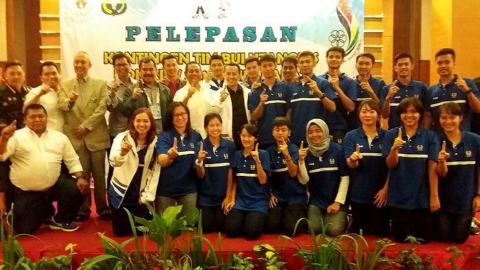 pangdam-foto-bareng-tim-buku-tangkis_20160913_231655.jpg