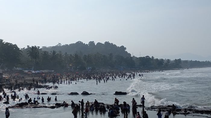 pantai-karanghawu-desakecamatan-cisolok-kabupaten-sukabumi-sabtu-752022.jpg