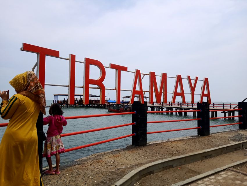 pantai-tirtamaya-indramayu.jpg