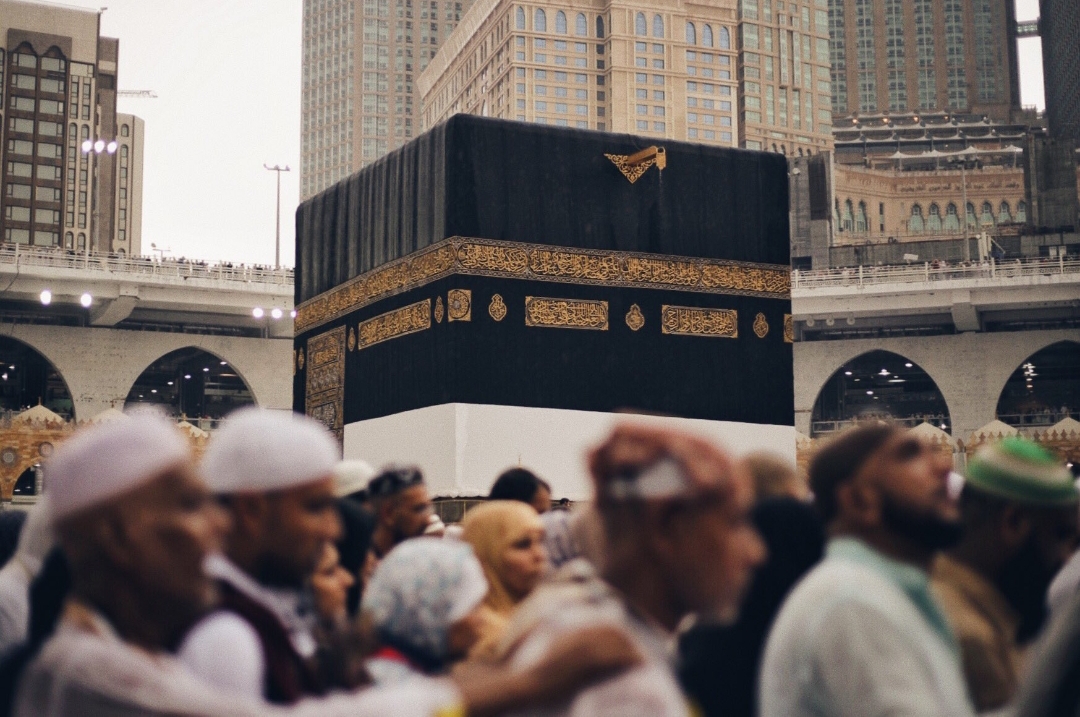 Gaji UMR, Apakah Bisa Umrah?