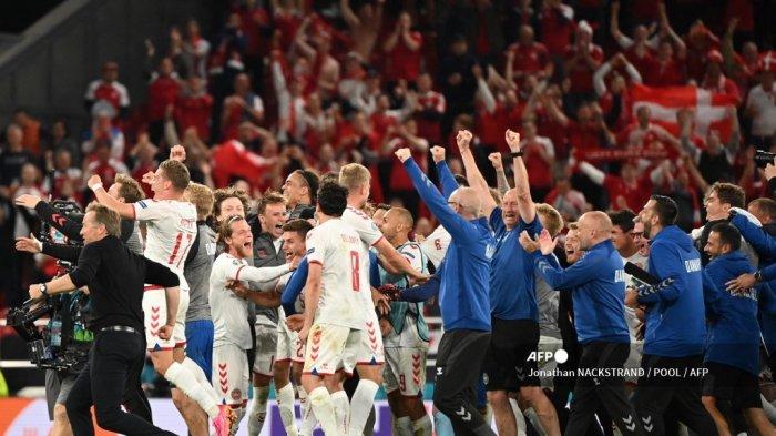 para-pemain-denmark-merayakan-akhir-pertandingan-di-stadion-parken.jpg