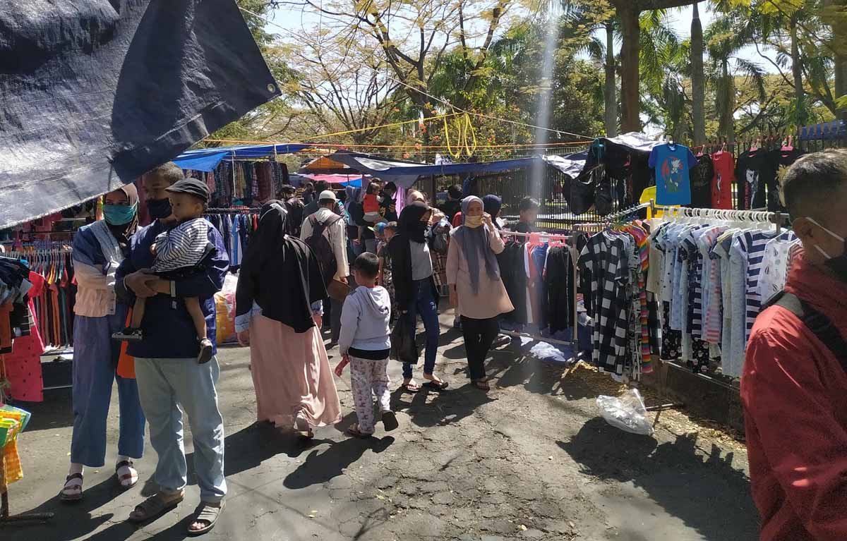 pasar-kaget-monumen-perjuangan.jpg