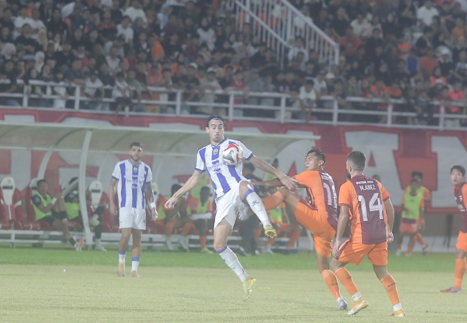 patricio-matricardi-persib-vs-borneo.jpg