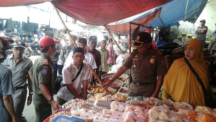 pebertiban-pkl-pasar-rebo-purwakarta-batal-digelar_20161003_181411.jpg