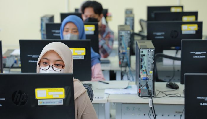 pelaksanaan-ujian-tertulis-berbasis-komputer-utbk-unpad.jpg