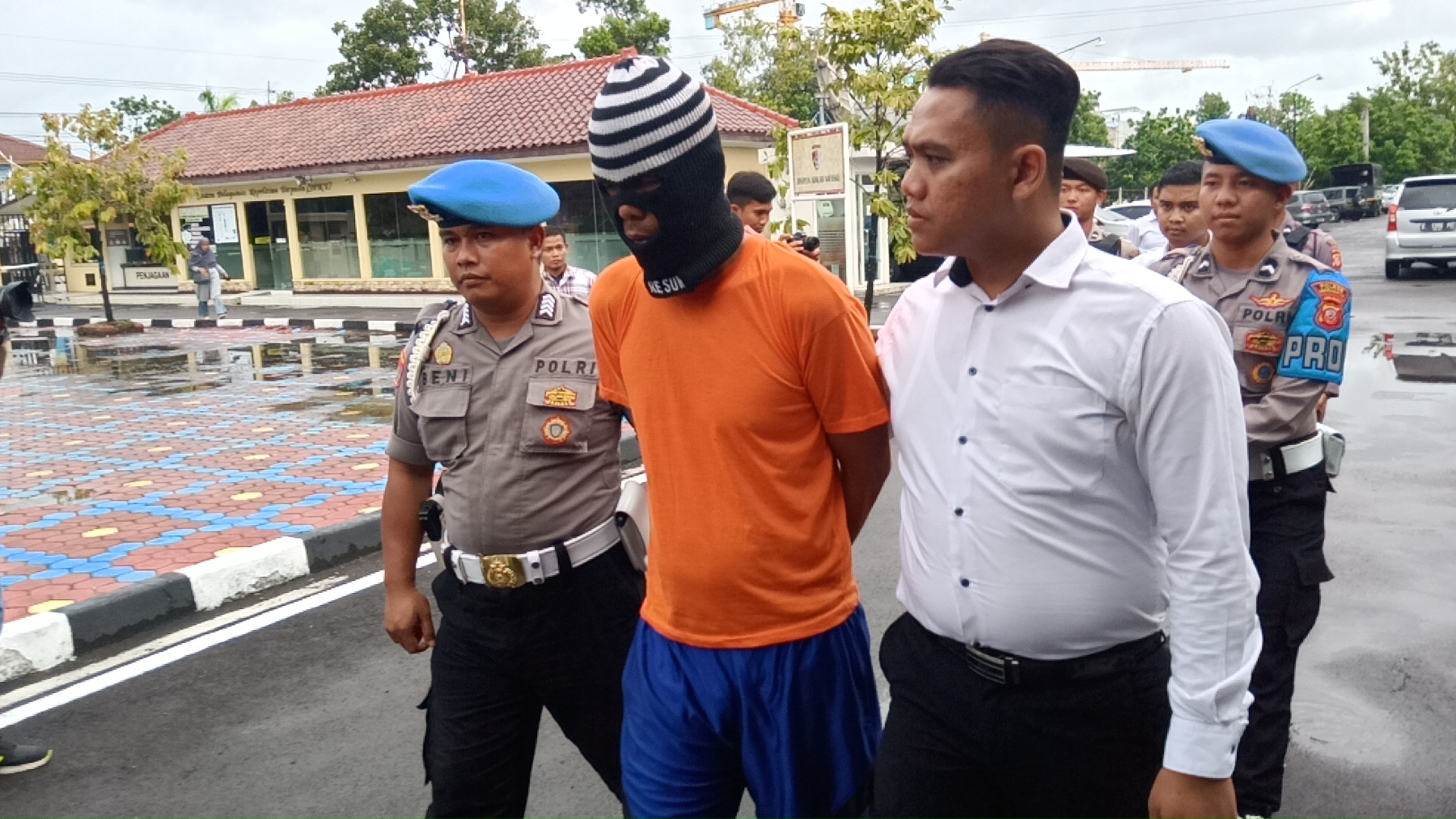 TS Racuni Temannya Pakai Racun Tikus, Lihat Korban Pingsan Ia Gasak Mobil Truk dan 480 Sak Semen