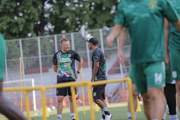 pelatih-persebaya-surabaya-josep-gombau-12334.jpg
