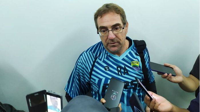 Diisukan Spaso Merapat ke Persib, Coach Robert Langsung Beri Jawaban yang Tegas