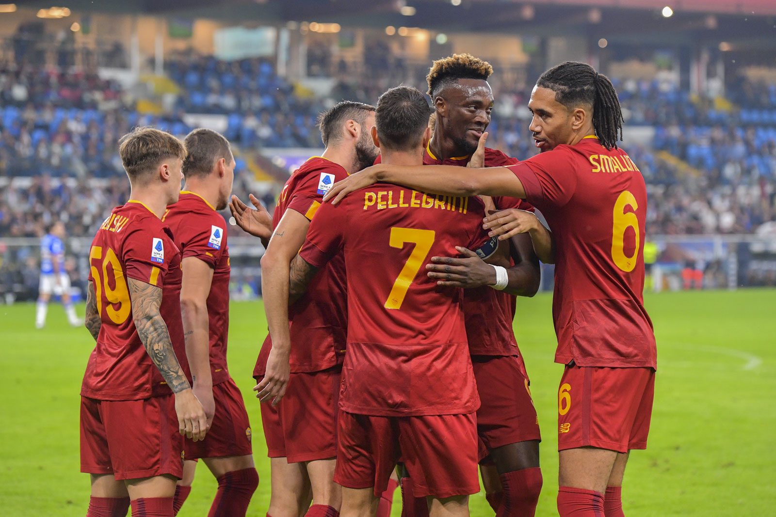 pemain-as-roma-merayakan-gol-lorenzo-pellegrini.jpg