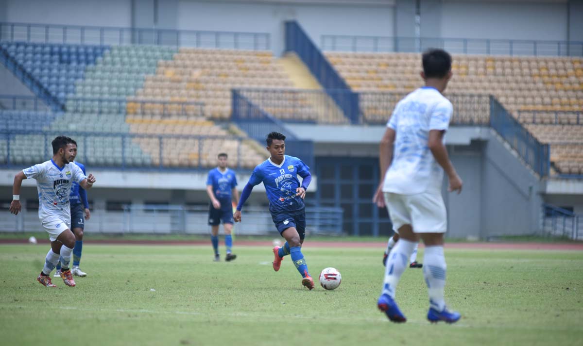 pemain-persib-bandung-febri-hariyadi-game-internal.jpg