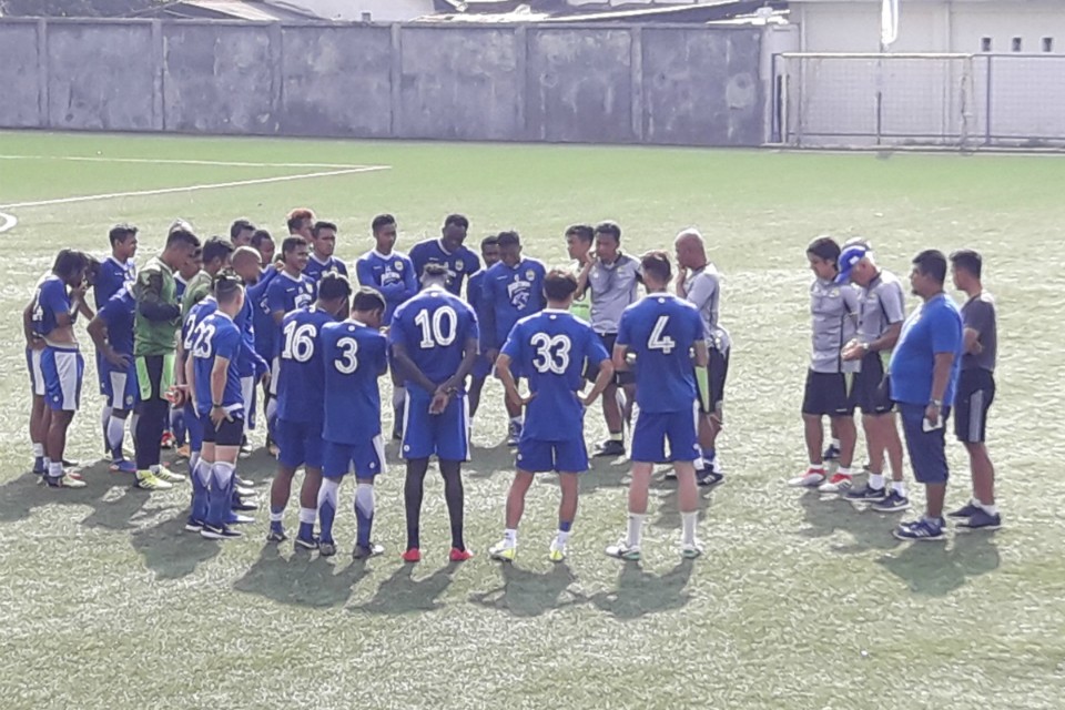 pemain-persib-bandung-latihan_20180223_103253.jpg
