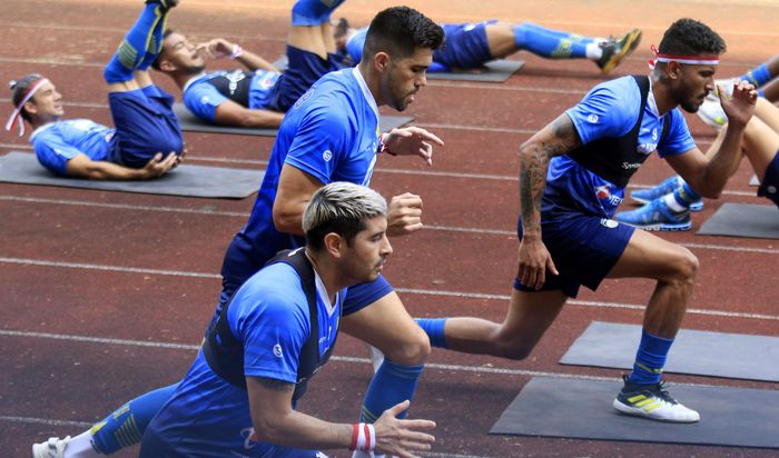 Tiga Pemain Persib Bandung Absen Latihan, Kakang Datang