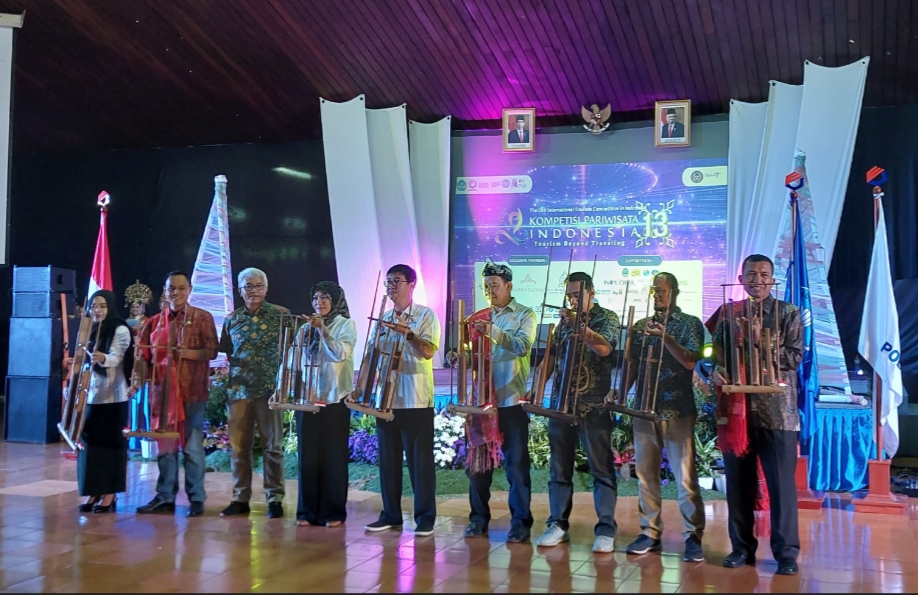 pembukaan-ajang-kompetisi-pariwisata-indonesia-kpi-ke-13-di-pendopo-politeknik-bandung.jpg