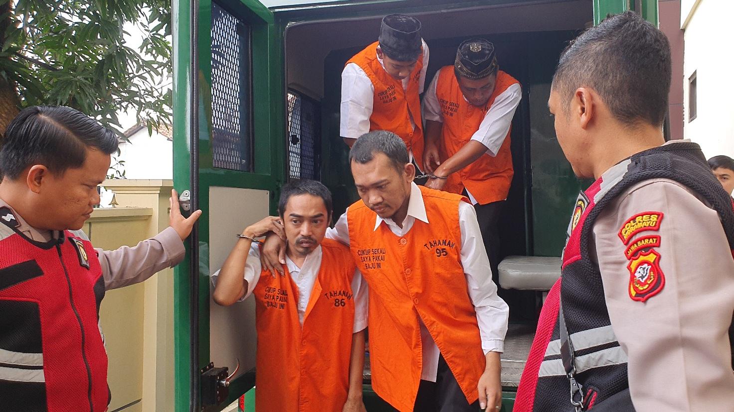 pembunuh-1-keluarga-di-paoman-indramayu-sidang.jpg