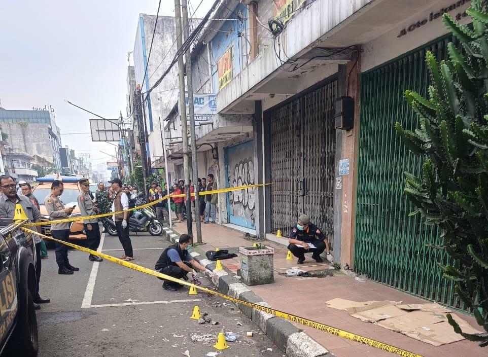 Pembunuhan di Otista Bandung: Darah Segar Berceceran di Trotoar, Identitas Rusak