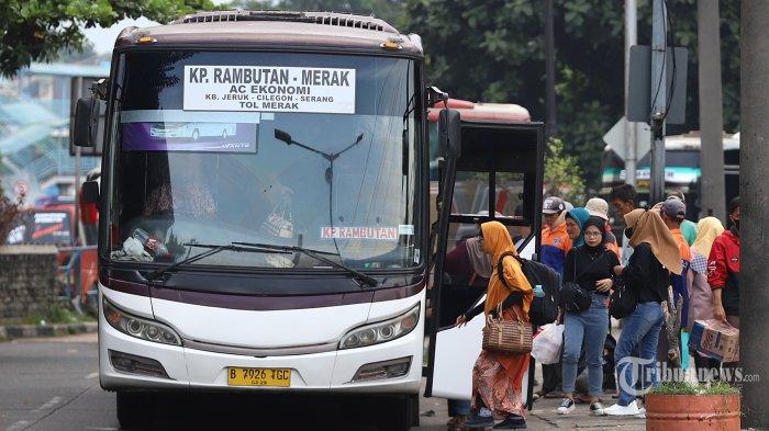 pemudik-saat-tiba-di-Terminal-Kampung-Rambutan.jpg