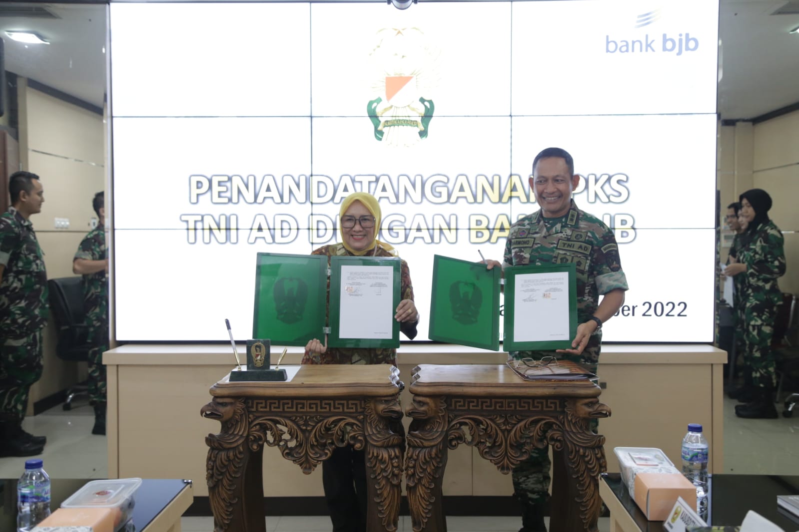 penandatanganan-pks-antar-bank-bjb-dengan-tni-ad-1.jpg
