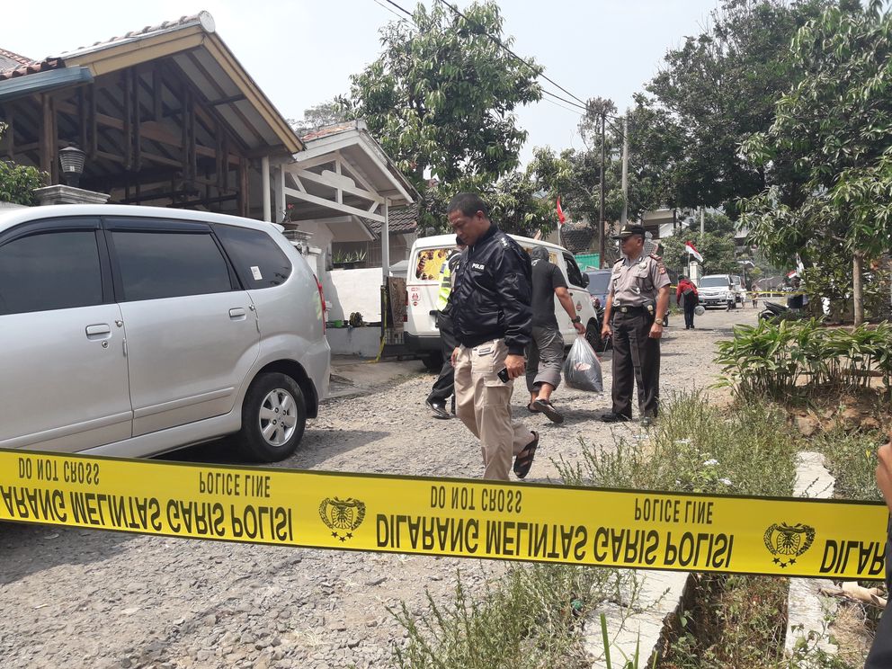 penggeledahan-rumah-teroris-di-jatinangor_20170812_134811.jpg