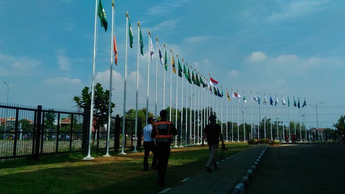 pengibaran-bendera-kontingen-pekan-olahraga-nasional_20160914_104337.jpg