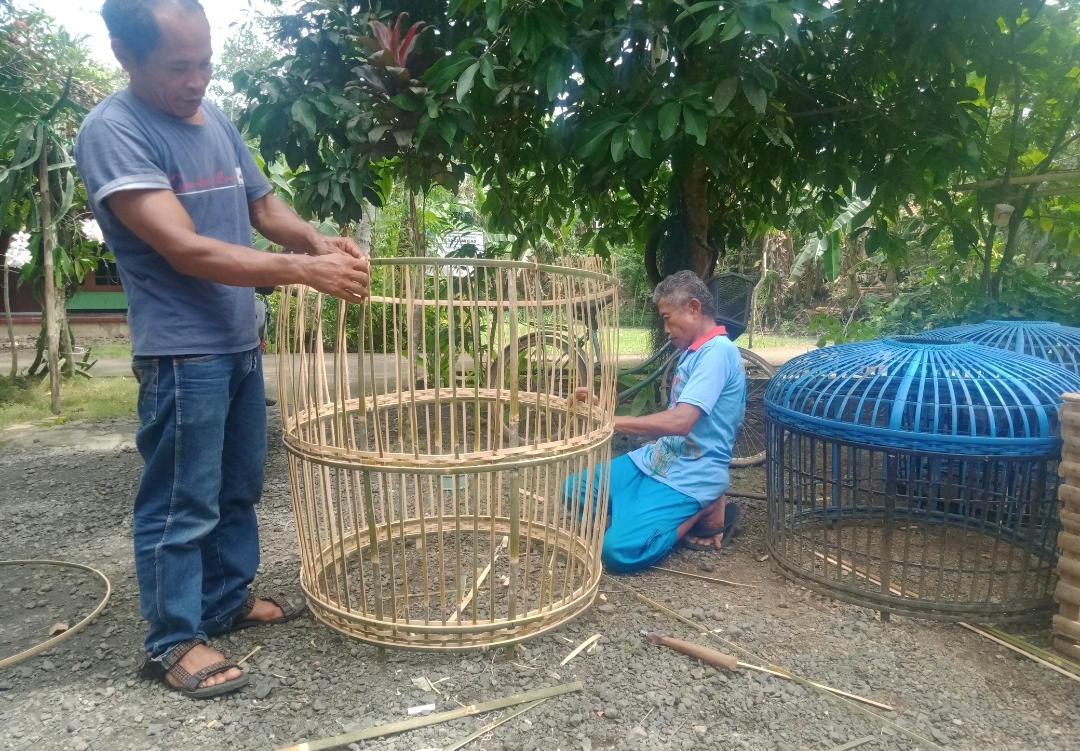 Kisah Pengrajin Kurungan Ayam, Proses Pembuatan Sampai Dua Hari, Tapi Hanya Dihargai 60 Ribu
