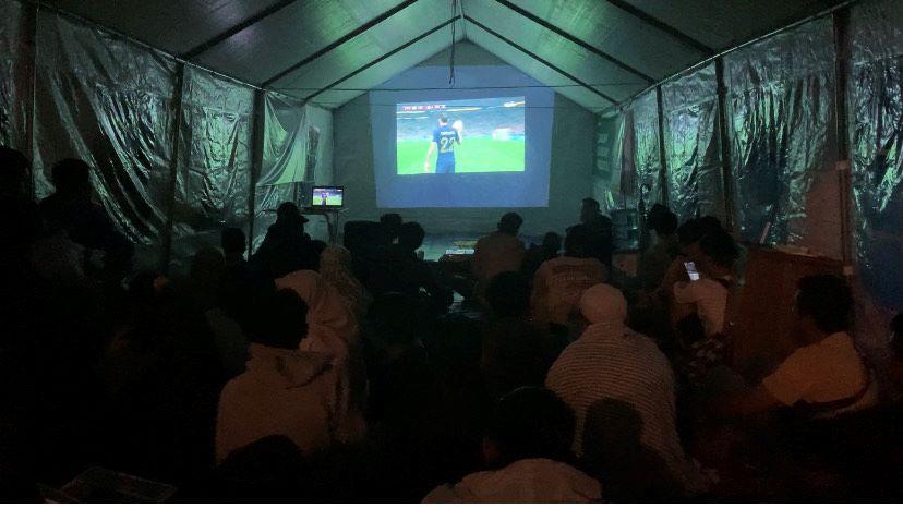 pengungsi-nonton-bola-Piala-Dunia-2022.jpg