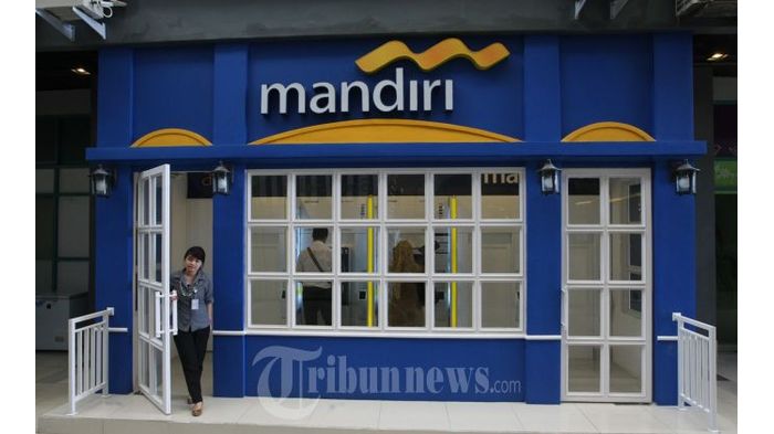 pengunjung-di-atm-center-bank-mandiri.jpg