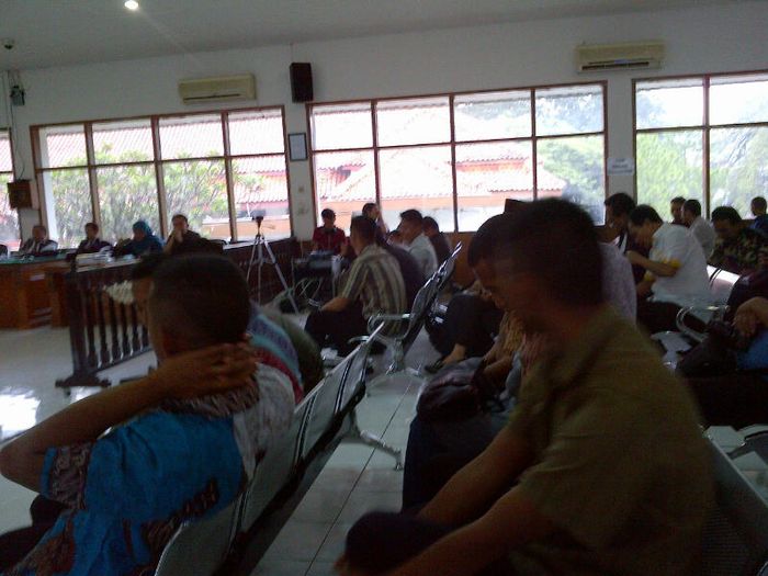 BREAKING NEWS: Pengunjung Sidang Yance Diperiksa Pakai Metal Detector