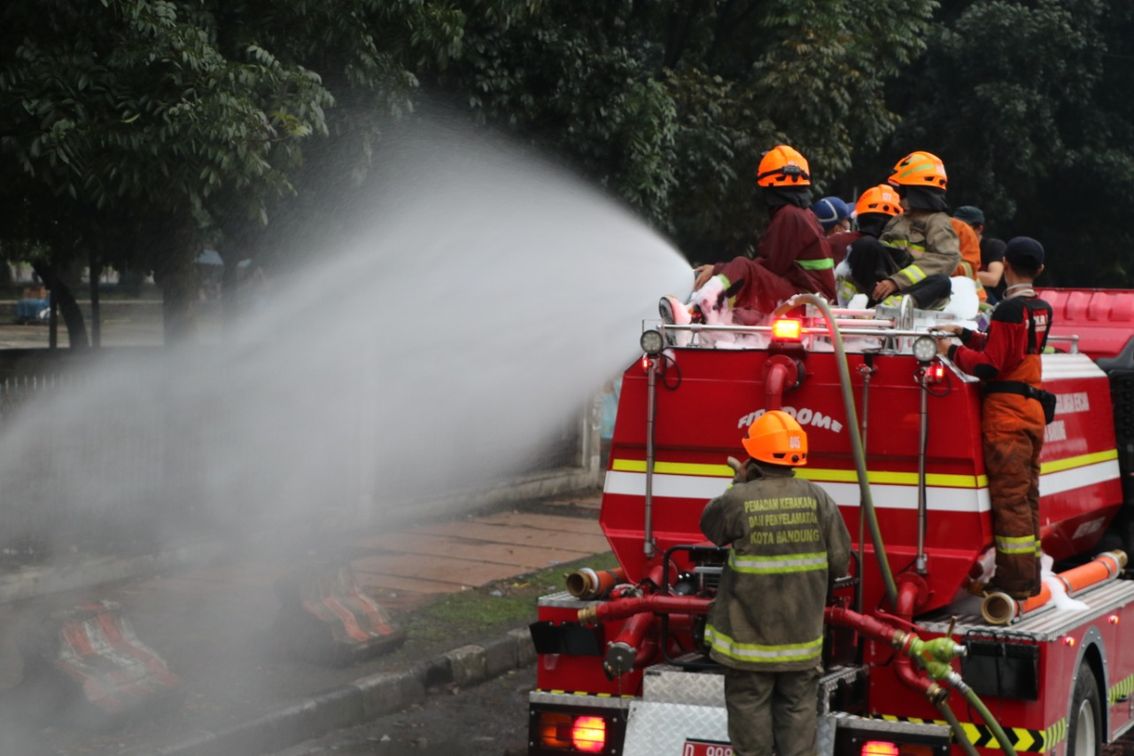 Belasan Petugas Damkar Bertumbangan Karena Sakit, Dalam Sehari 8 Desa Disemprot Cairan Disinfektan