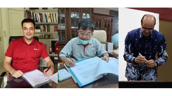 penyerahan-bantuan-kemanusiaan-coca-cola.jpg