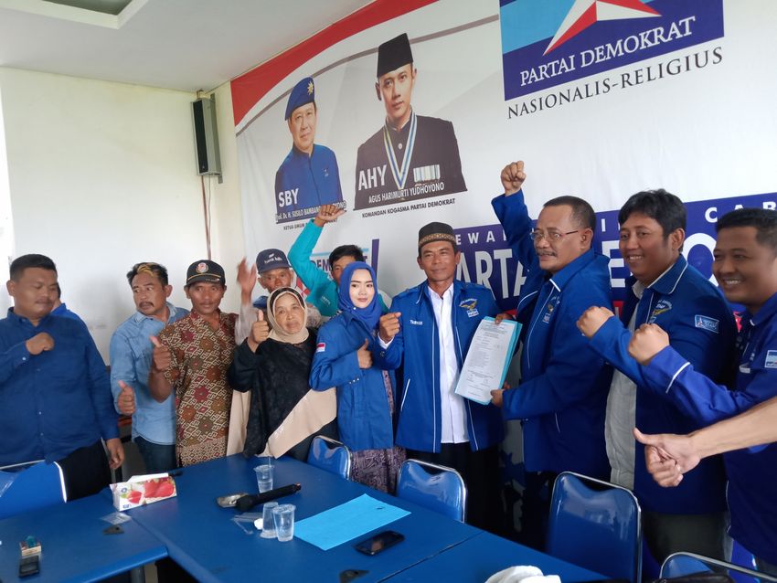 penyerahan-formulir-pendaftaran-bakal-calon-bupati-dan-wakil-bupati-indramayu.jpg