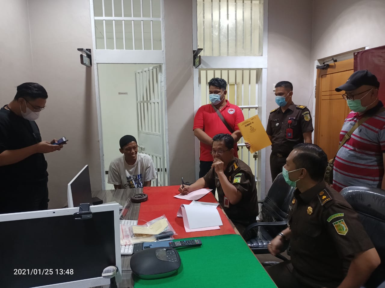 Satu Tersangka yang Terlibat Jaringan Narkoba Internasional Diserahkan ke Kejari Kabupaten Sukabumi