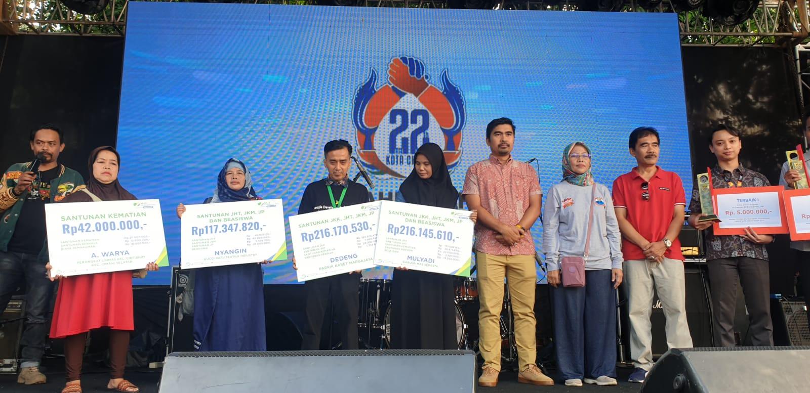 Ahli Waris Perangkat Kelurahan dan Karyawan Perusahaan Terima Santunan 633 Juta Dari BPJAMSOSTEK