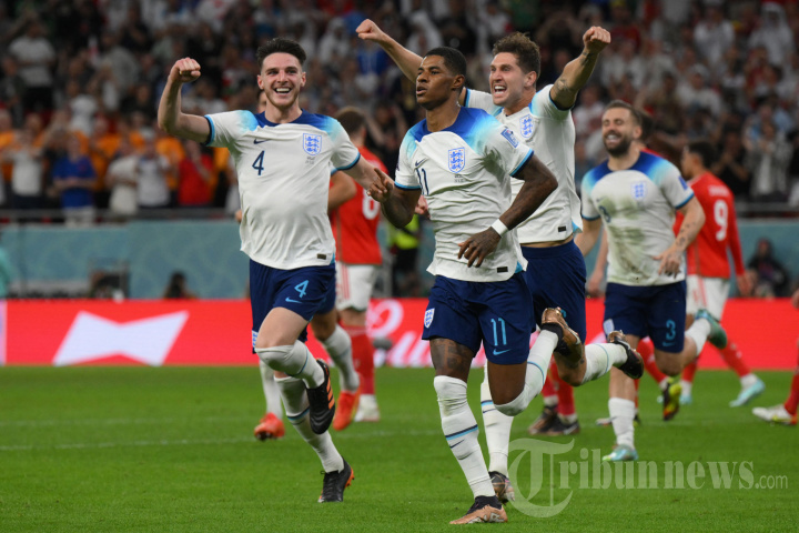 penyerang-timnas-inggris-marcus-rashford-kanan-depan-melakukan-selebrasi.jpg